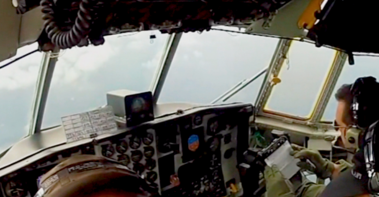 ¿Por qué el piloto del Hércules C-130 de la FACH no pudo enviar SOS?