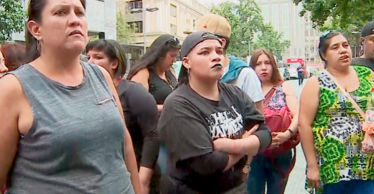 Familias protestan frente al SERVIU y denuncian estafa por casas no entregadas