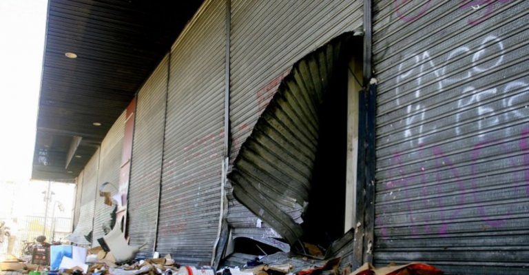 Saqueadores de La Cisterna quedaron en libertad y con medidas cautelares