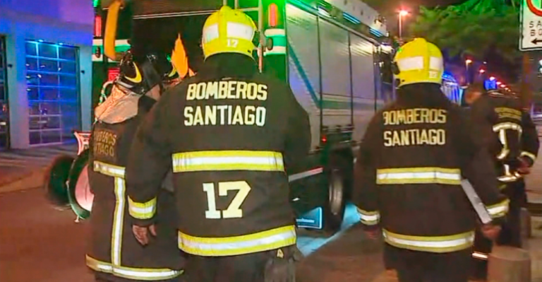 Bomberos investiga fuertes emanaciones de gas en distintas comunas de Santiago