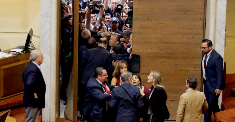 No se aprobó: Votación sobre paridad de género terminó con incidentes en el Congreso