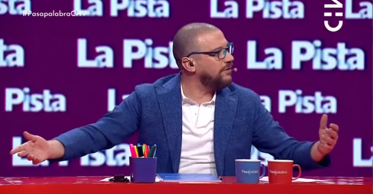 Julián Elfenbein pidió auxilio a producción de Pasapalabra por reclamos de los invitados