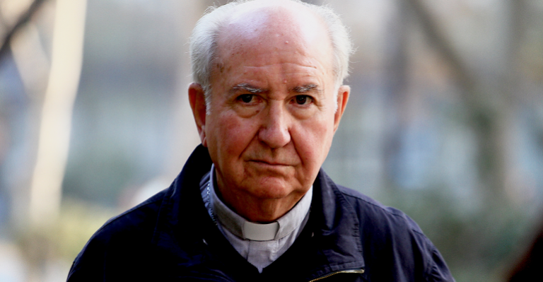 Funa a cardenal Errázuriz en pleno centro de Santiago: Lo acusan de encubrir abusos sexuales