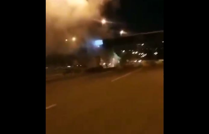 Desconocidos quemaron casetas del peaje Troncal Sur en Quilpué