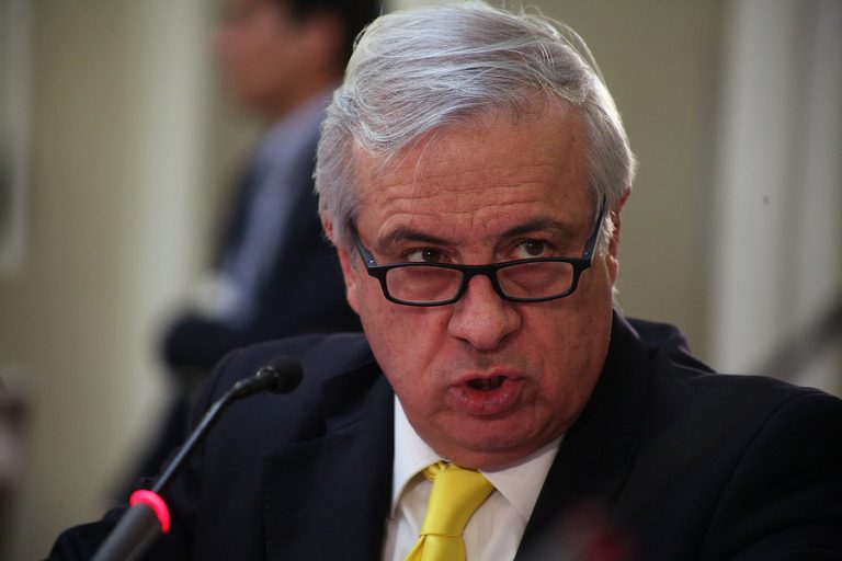 Ministro Mañalich dice que traumas oculares por objetos contundentes son 