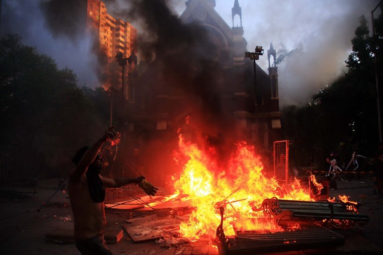 Detienen a sospechoso de provocar incendio en iglesia institucional de Carabineros