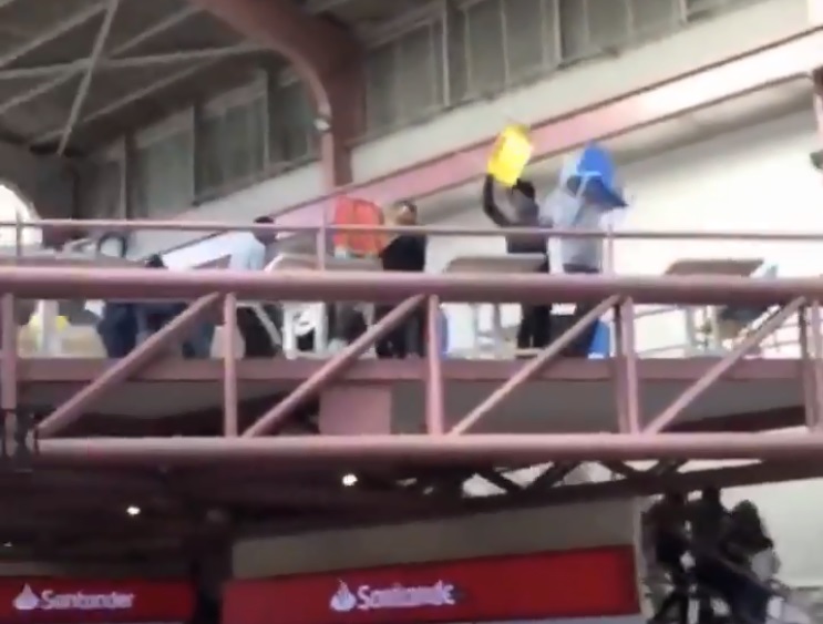 Lanzaron sillas de las salas: Encapuchados funaron la PSU en la U. Federico Santa María