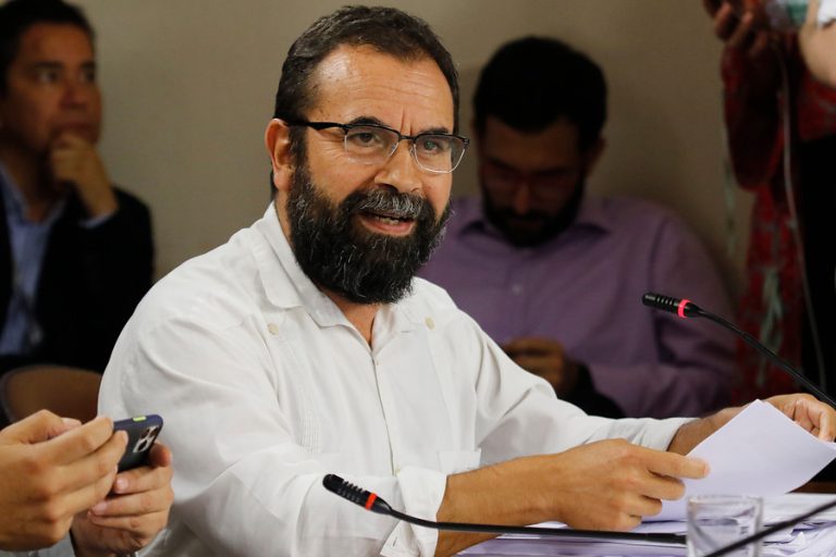 Parlamentarios de Chile Vamos buscan destituir a Hugo Gutiérrez con requerimiento en el TC