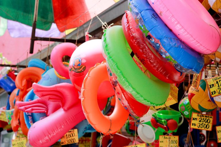 Seremi de Salud RM fiscaliza venta de flotadores y advierte que 