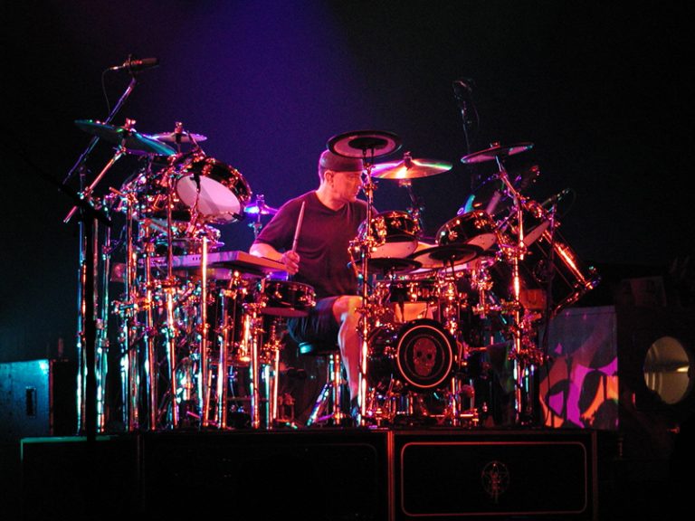 Neil Peart, el legendario baterista de Rush, fallece a los 67 años