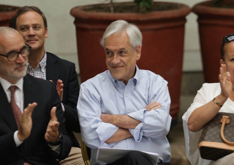 Piñera refuerza área comunicacional y nombra como director a ex editor de El Mercurio