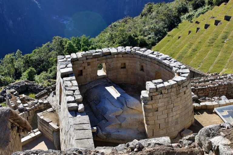 Uno de ellos es chileno: Turistas fueron detenidos por dañar templo y defecar en Machu Picchu
