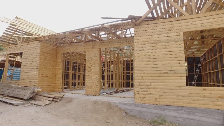 160 denuncias en 2019: Familias acusan a empresa constructora de no entregar las casas prefabricadas que pagaron