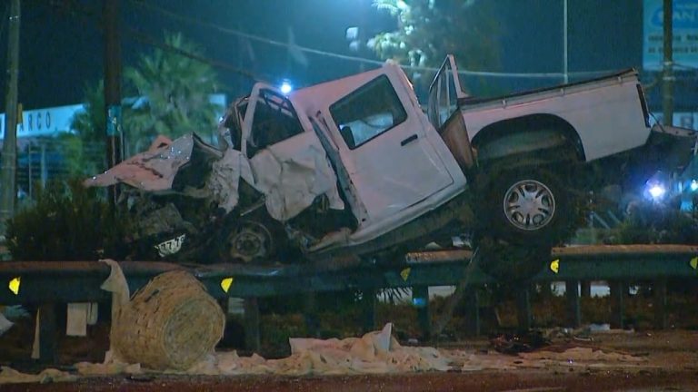 Conductor manejó contra el tránsito más de 30 km y provocó grave accidente: Hay dos muertos