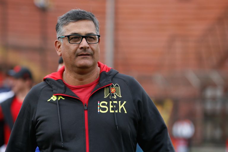 Ronald Fuentes y plantel de la UE se cuadraron con Segovia, se fueron para la casa y no jugarán con la U