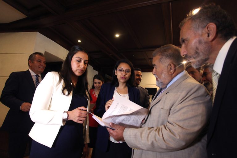 Líderes evangélicos ratifican su voto para rechazar una nueva Constitución en plebiscito de abril