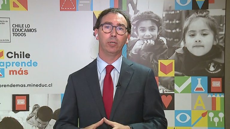 Subsecretario de Educación descarta censura en texto escolar: “No existe ningún sesgo político”