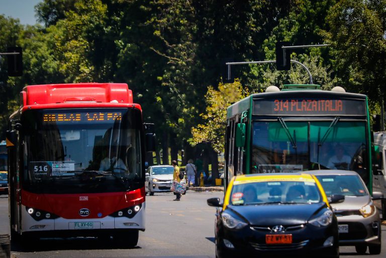 Transportes ingresó decreto para congelar alza en el pasaje determinado por Panel de Expertos