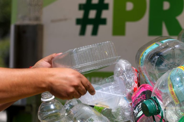 Desafío Plástico: Líderes que se capacitaron en reciclaje recibirán sus contenedores