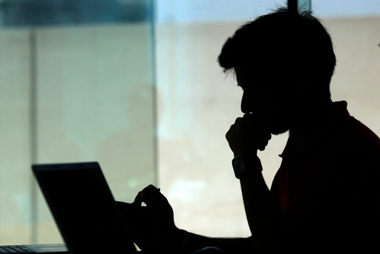 Presentan proyecto de ley para que empresas contraten a jóvenes profesionales sin experiencia laboral