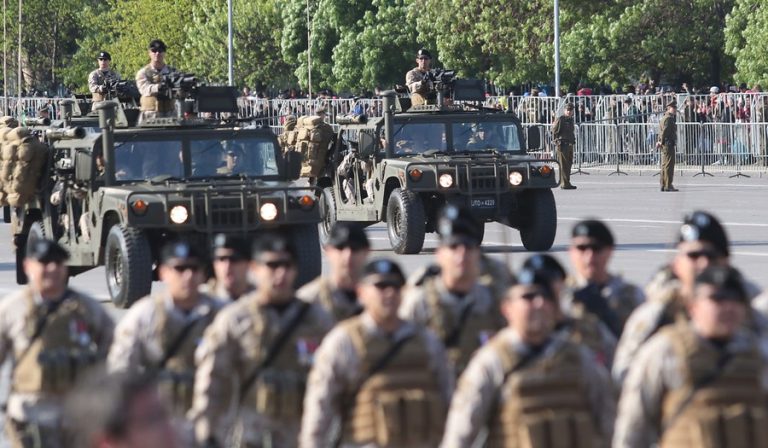 Condenan a mayor del Ejército que exhibía ropa interior de soldadas y ofendía a militares mapuche