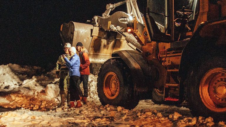 “Match” de Tinder rescató a una mujer que quedó atrapada en un peligroso camino