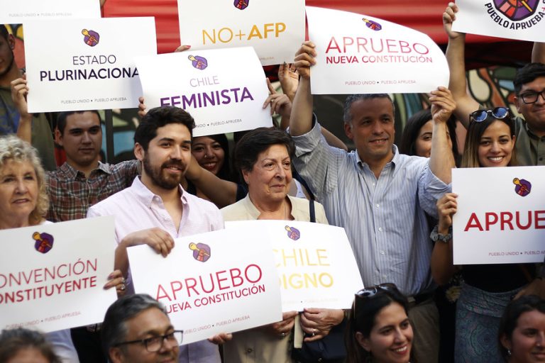 Eventual aprobación de proceso constituyente: Independientes y partidos políticos se preparan