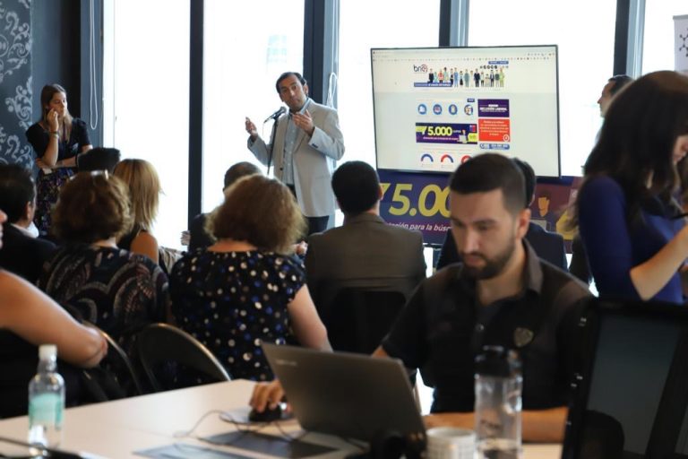 ¿Cómo crear un buen CV? Abren 5 mil cupos para personas en búsqueda de trabajo