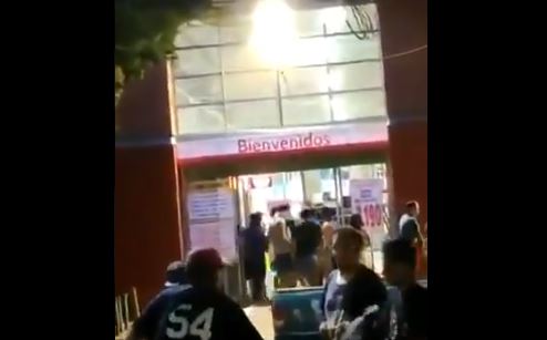 Reportan saqueos en dos supermercados de Quilicura
