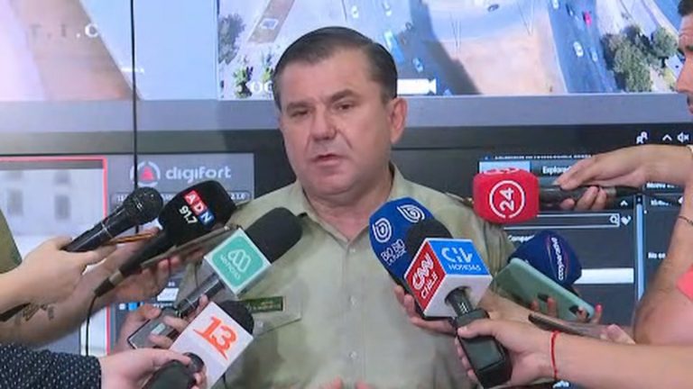 General de Carabineros confirmó que la violenta detención a joven en cerro Santa Lucía fue realizada por efectivos de civil