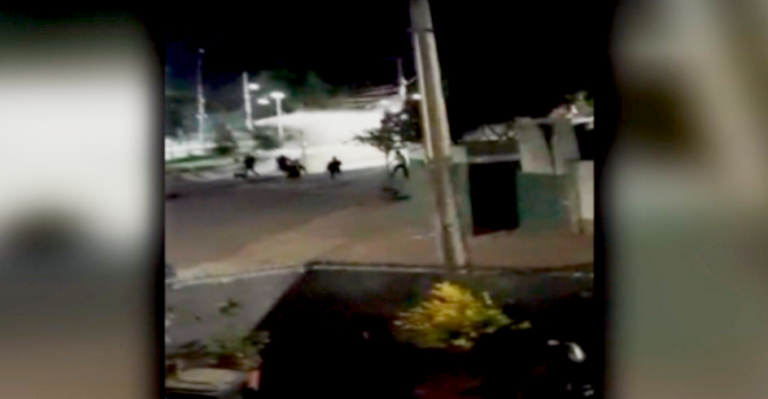 Quinta noche de incidentes: Lanzan fuegos artificiales y bombas molotov a comisaría en Pudahuel Sur