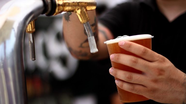 4 personas ya han muerto: Retiran cerveza del mercado por presencia de peligrosas sustancias químicas