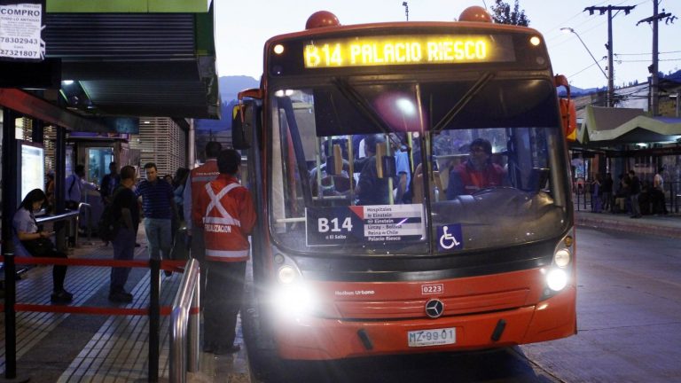 Mapa muestra a qué hora suena el despertador en las distintas comunas de Santiago