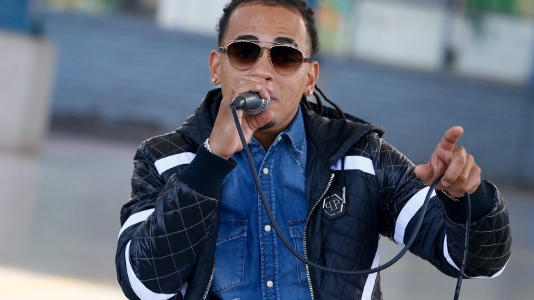 Demanda por estafa y amenazas con armas de fuego pone en duda presentación de Ozuna en el Festival de Viña