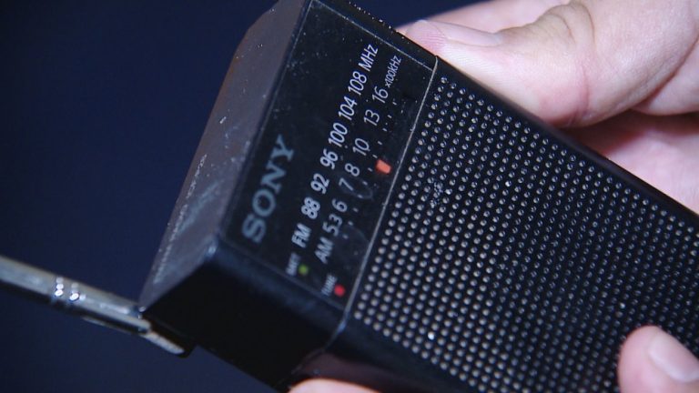 Historia y nostalgia que se niega a morir: La resistencia de las radios AM