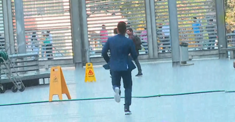 Evadió a la prensa: Bruno Zaretti salió corriendo tras ser formalizado por lesiones graves