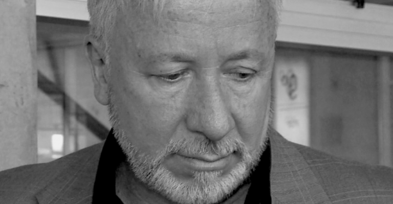 Carlos Pinto impactó con la historia del médico que mató a su hermano para “ayudar” a su madre