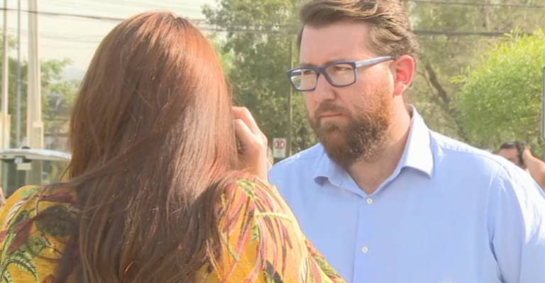 Habló arsenalera que iluminó cirugía Hospital Barros Luco: “Fue horrible”