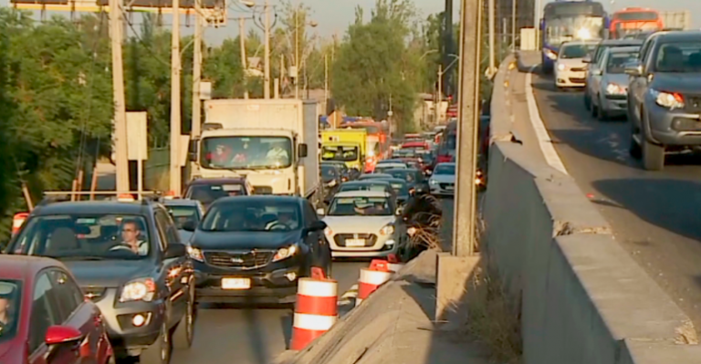 ¡Precaución! Gran congestión en sector La Pirámide por arreglos en la vía