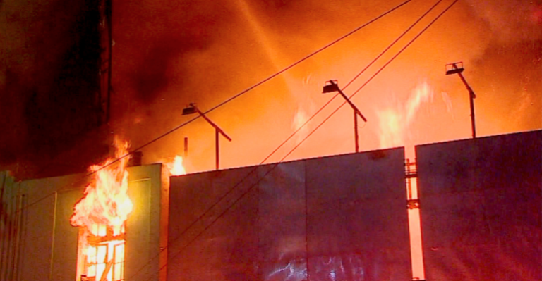 Grave incendio dejó 16 damnificados y 6 locales destruidos en Ñuñoa