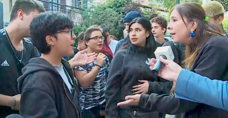 Suspensión de PSU en Liceo 7 de Ñuñoa terminó con incidentes entre estudiantes y apoderados