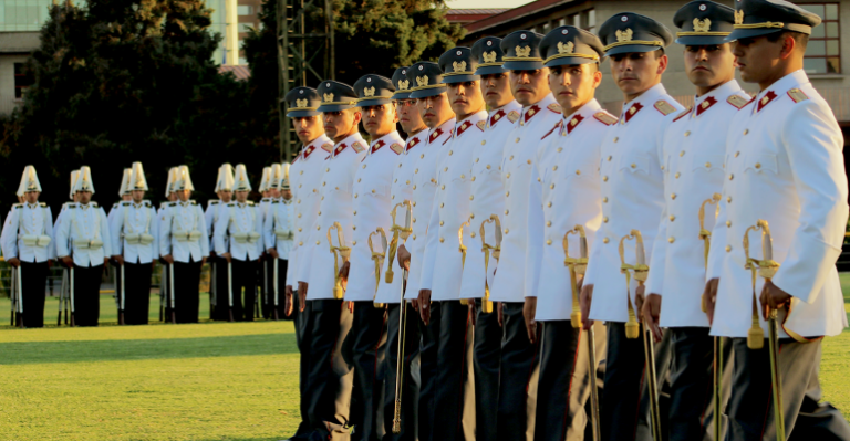 Ejército on tour: Investigación destapó uso de dineros públicos para lujosos viajes familiares de uniformados