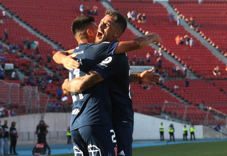 Con Larrivey como protagonista, la U goleó a Curicó Unido y se quedó con la segunda fecha del Campeonato Nacional