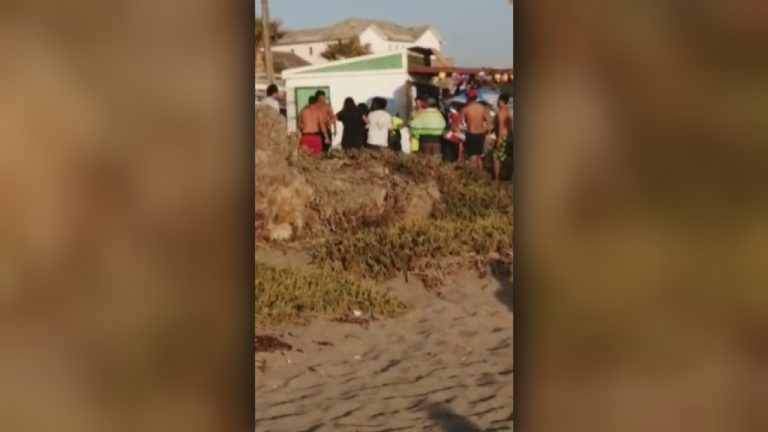 Salvavida fue agredido por la persona que rescató: Habría estado bajo los efectos del alcohol