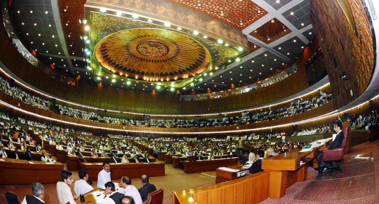 Pakistán recomienda el ahorcamiento en público de culpables por pedofilia