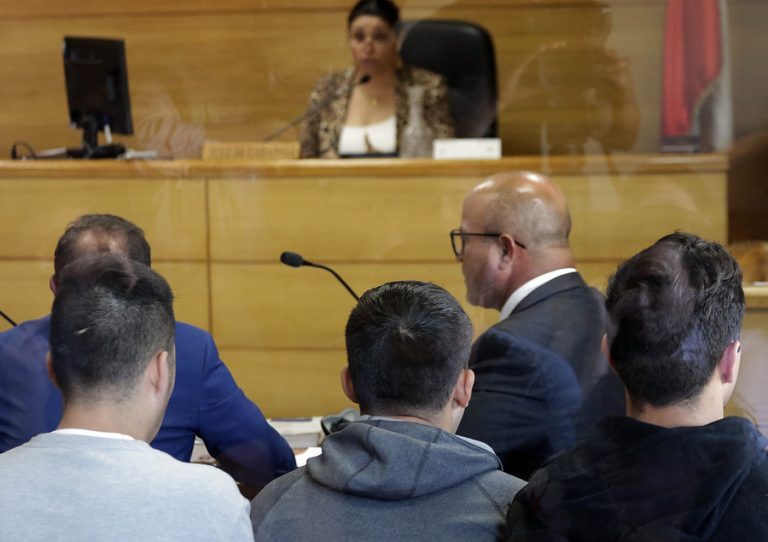 Dejan en prisión preventiva a carabineros que agredieron a jóvenes en Puente Alto