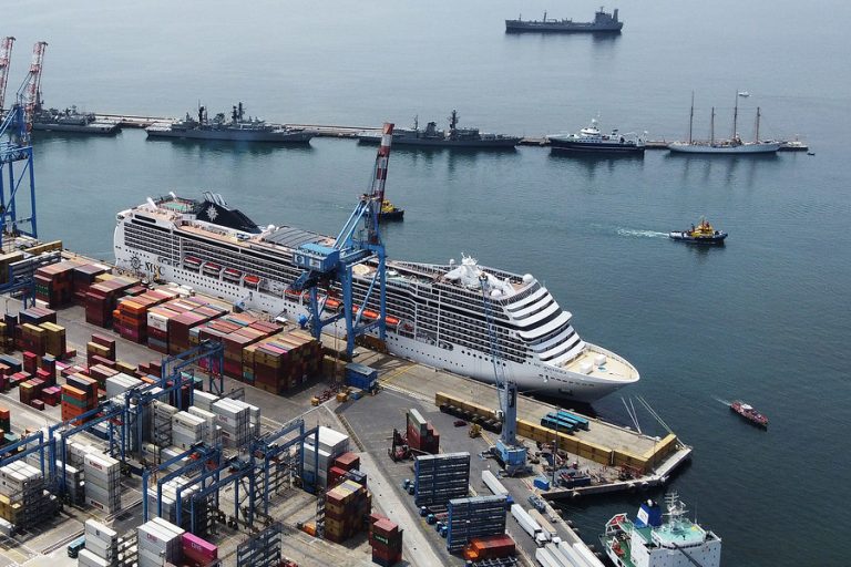 Crucero llega a Valparaíso con 3 mil turistas