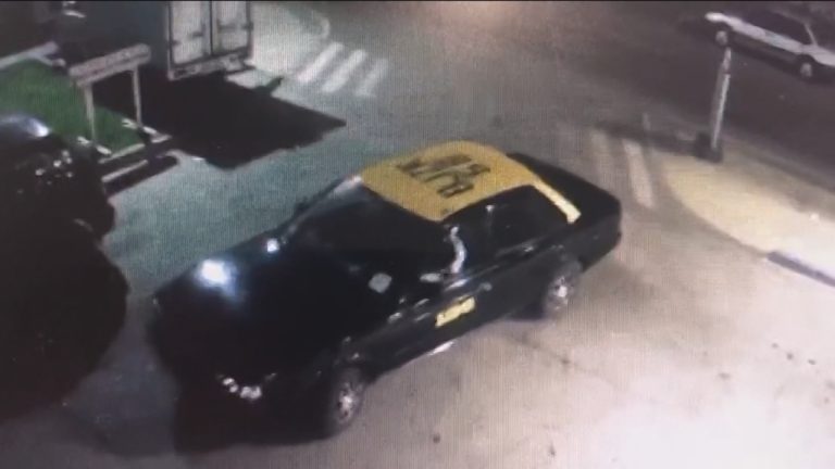 Banda de taxistas asalta, amenaza de muerte y retiene a mujeres por horas