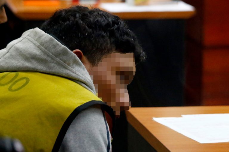 Carabinero recién egresado fue formalizado por portar droga y robar en servicentro de Viña del Mar