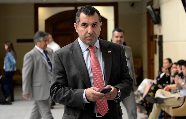 Ministro (s) de Agricultura arremetió contra Hasbún: “Me parece que se caracteriza por su actuar en la línea gris”